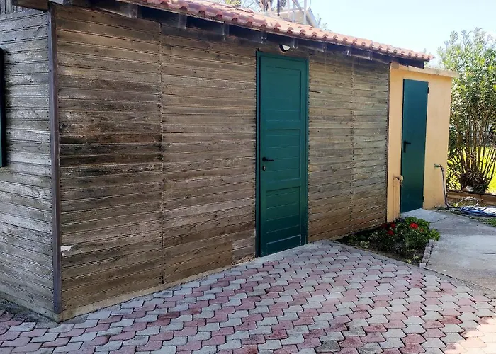 Wooden House / Nea Roda, Halkidiki بيت للعطل نيا رودا